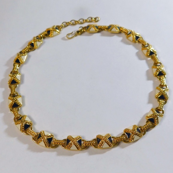 Monet Gold Tone Black and White Enamel Chocker Necklace Vintage - Picture 5 of 8